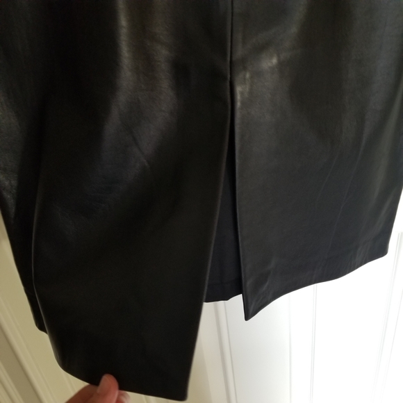 NWT black leather skirt. Size 8 - Picture 3 of 5